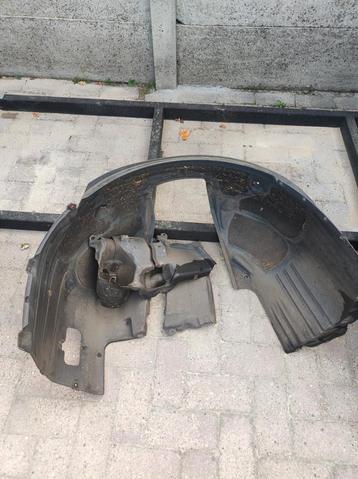 Modderkuip binnen spatbord BMW E61 E60 E87 E81 LCI 5serie beschikbaar voor biedingen