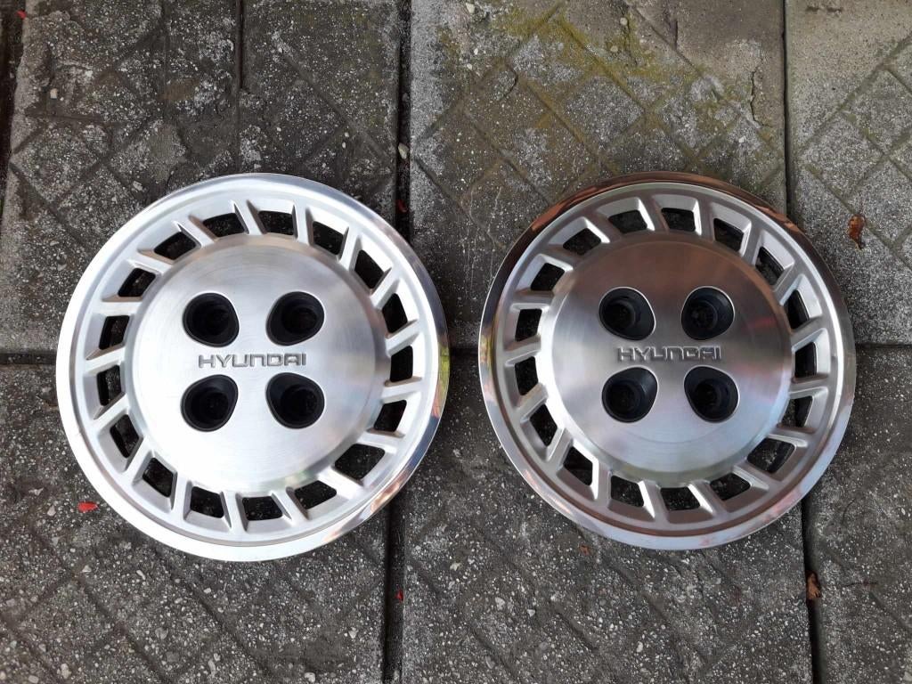 2x chromen wieldoppen 13 inch Hyundai Pony X2 Lantra wieldop, Verzenden, Gebruikt