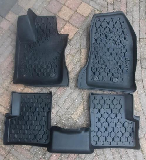 Rubber mopar automatten voor jeep renegade vanaf 2015., Auto diversen, Automatten, Zo goed als nieuw, Ophalen of Verzenden