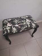 Mooie poef hocker 60 x 35 en 45 hoog, Ophalen of Verzenden, Zo goed als nieuw, Rechthoekig