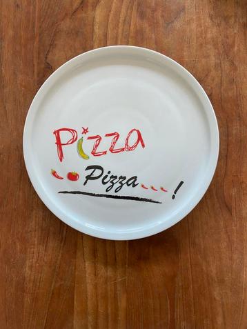 Mooi groot pizzabord beschikbaar voor biedingen