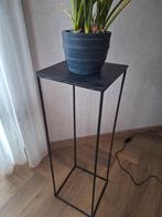 Zwart metalen tafel, Huis en Inrichting, Woonaccessoires | Zuilen en Pilaren, Ophalen, Zo goed als nieuw