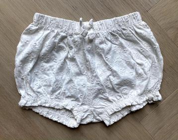 HEMA kort broekje wit maat 74 | babykleding zomer meisje beschikbaar voor biedingen