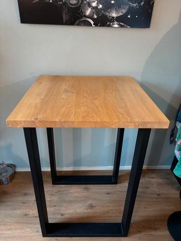 Mooie bartafel beschikbaar voor biedingen