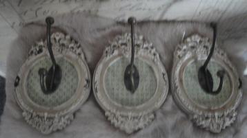 3 kapstokjes barok Claire&eef beschikbaar voor biedingen