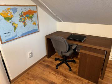 L-vormig bureau met uitschuifbare arm beschikbaar voor biedingen