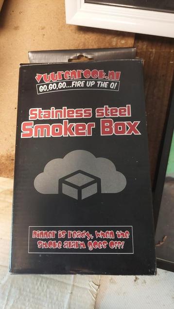 BBQ accessoires (Smokerbox,  chicken sitter, Meat claws beschikbaar voor biedingen
