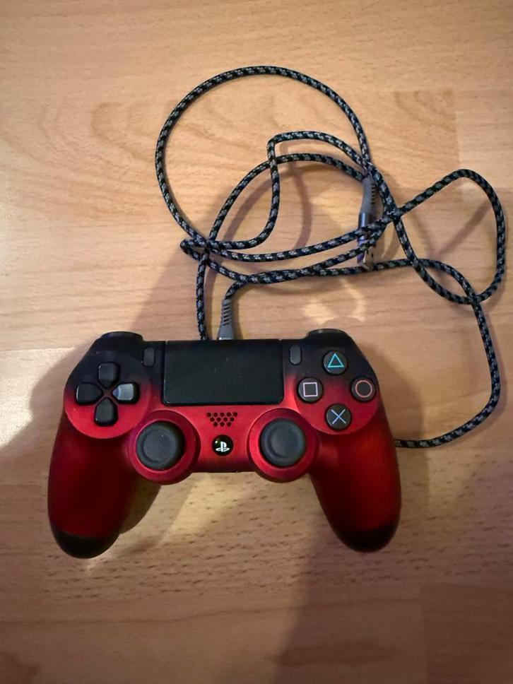 PS4 Controller Red black custom shell, Spelcomputers en Games, Spelcomputers | Sony PlayStation Consoles | Accessoires, Gebruikt