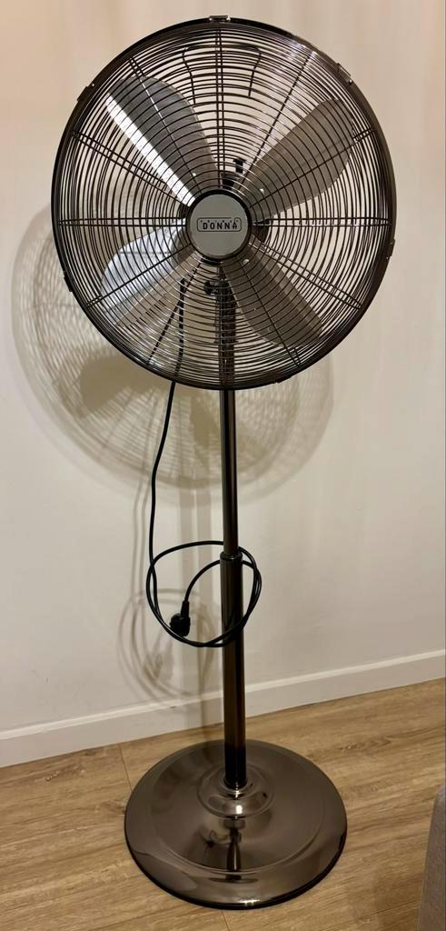 Donna ventilator - Staande ventilator, Witgoed en Apparatuur, Ventilatoren, Zo goed als nieuw, Statiefventilator, Ophalen