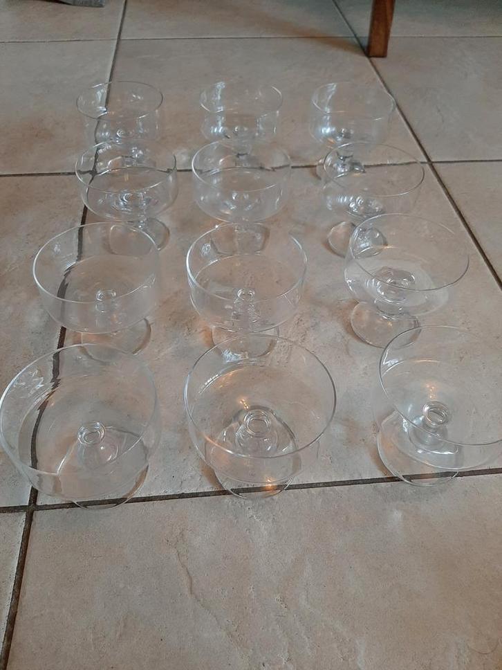 13 champagne glazen, Verzamelen, Glas en Borrelglaasjes, Ophalen of Verzenden