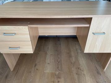bureau beschikbaar voor biedingen