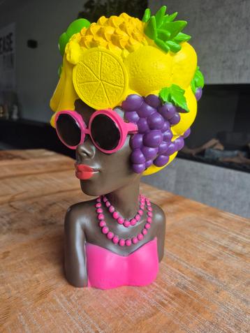 Bloempot Dame met Fruit beschikbaar voor biedingen