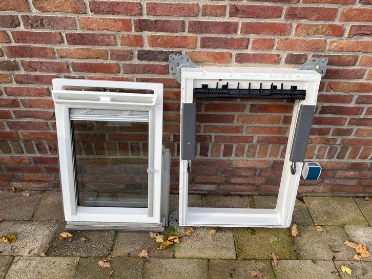 VELUX GGU C02 Kunststof 55x98 HR++ Nette Staat, Doe-het-zelf en Verbouw, Glas en Ramen, Zo goed als nieuw, Dakraam, 80 tot 120 cm