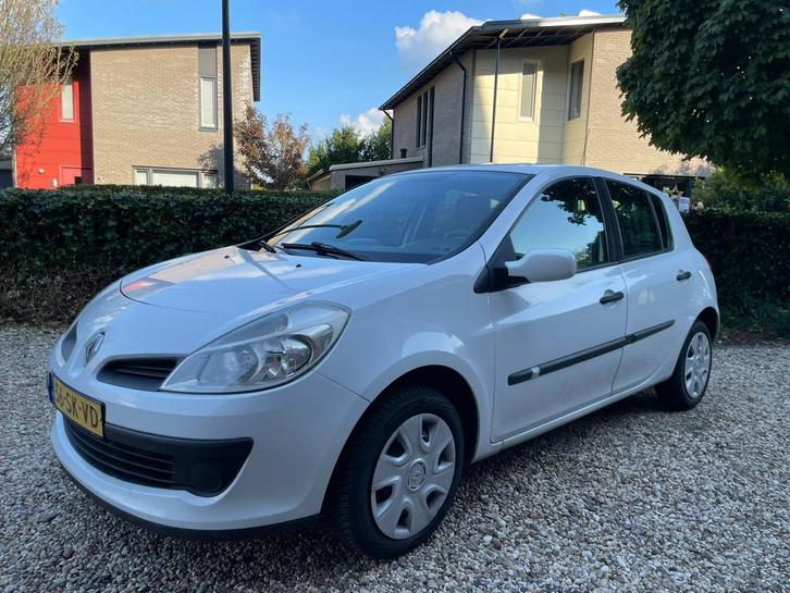 Renault Clio 1.2 16V 55KW Auth 5-DRS E4 2006 Wit, Auto's, Renault, Bedrijf, ABS, Airbags, Airconditioning, Alarm, Dakrails, Elektrische ramen