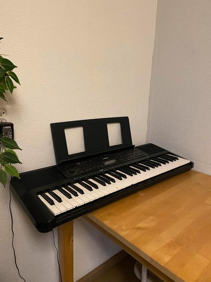 Yamaha PSR-E273 Keyboard - Perfect voor Beginners!, Muziek en Instrumenten, Keyboards, Gebruikt, 61 toetsen, Yamaha, Ophalen