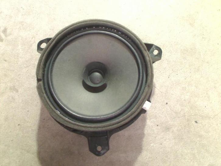 LUIDSPREKER LINKS ACHTER PORTIER Yaris IV (P21 / PA1 / PH1), Auto-onderdelen, Overige Auto-onderdelen, Toyota, Gebruikt