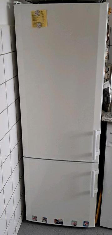 Liebherr koelkast met 2 vriesvakken beschikbaar voor biedingen