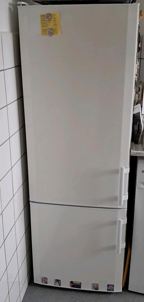 Liebherr koelkast met 2 vriesvakken, Witgoed en Apparatuur, Koelkasten en IJskasten, Gebruikt, Met vriesvak, 200 liter of meer
