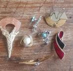 Een lot van 7 broches, Met strass, Overige materialen, 4 tot 7 cm, Overige kleuren