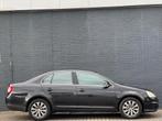 Volkswagen Jetta 1.6 FSI Comfortline | Navi | Camera | Cruis, Voorwielaandrijving, Stof, Gebruikt, Zwart
