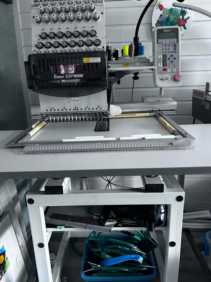 Professionele Borduurmachine - Toyota Expert 9000, Hobby en Vrije tijd, Borduren en Borduurmachines, Gebruikt, Borduurmachine