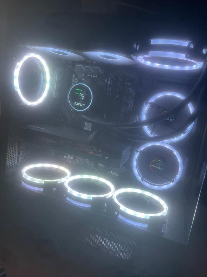 Gaming pc kan samen met muis toetsenbord en headset, Huis en Inrichting, Lampen | Overige, Zo goed als nieuw, Ophalen