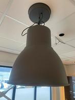 2 Industriële Hanglampen Matgrijs - Groot!, Huis en Inrichting, Lampen | Hanglampen, Ophalen, Zo goed als nieuw, Metaal, 75 cm of meer