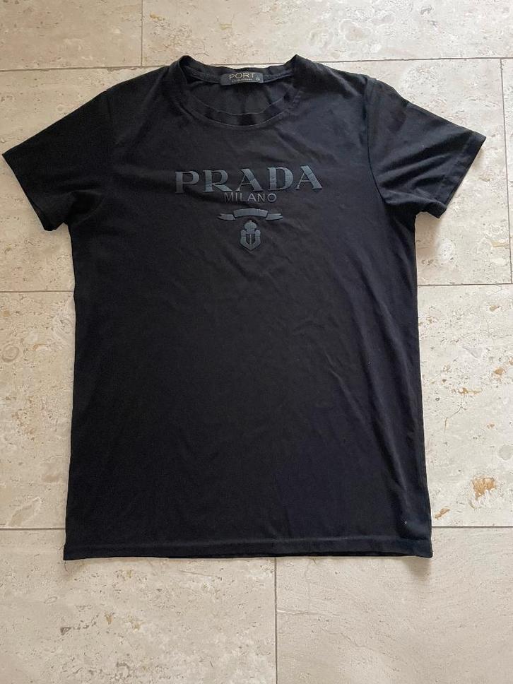 Port Collection: t-shirt met PRADA opdruk maat S, Kleding | Dames, T-shirts, Zo goed als nieuw, Maat 36 (S), Zwart, Korte mouw