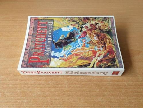 Terry Pratchett - Kleingoderij, Boeken, Fantasy, Gelezen, Ophalen of Verzenden