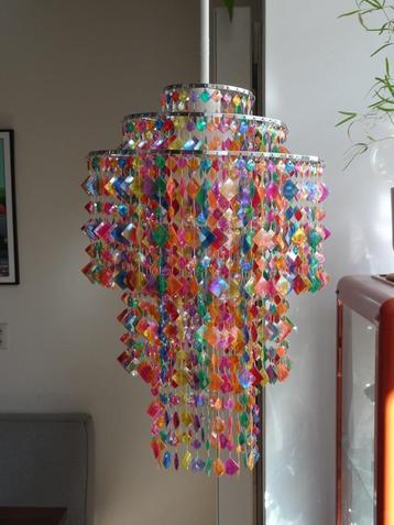 Mooie gekleurde kroonluchter / hanglamp beschikbaar voor biedingen