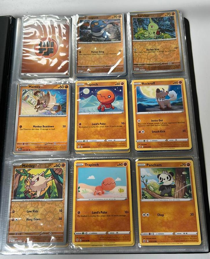 Hele boek vol pokemon kaarten, Hobby en Vrije tijd, Verzamelkaartspellen | Pokémon, Zo goed als nieuw, Meerdere kaarten, Ophalen of Verzenden