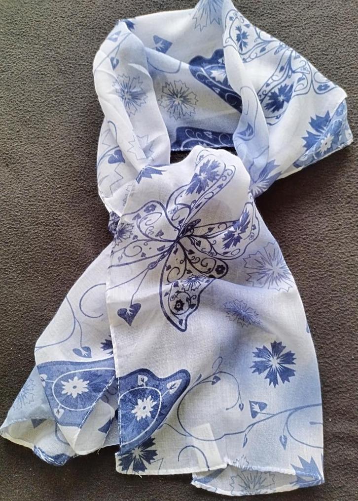 Sjaaltje, Kleding | Dames, Mutsen, Sjaals en Handschoenen, Nieuw, Sjaal, Maat 38/40 (M), Ophalen of Verzenden