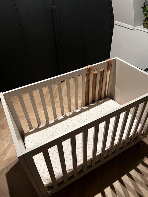 Gratis Babybed ledikant beige grijs merk Europe baby, Kinderen en Baby's, Kinderkamer | Complete kinderkamers, Gebruikt, Jongetje of Meisje