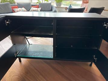 Leuke ikea kast met glazen planken gratis afhalen