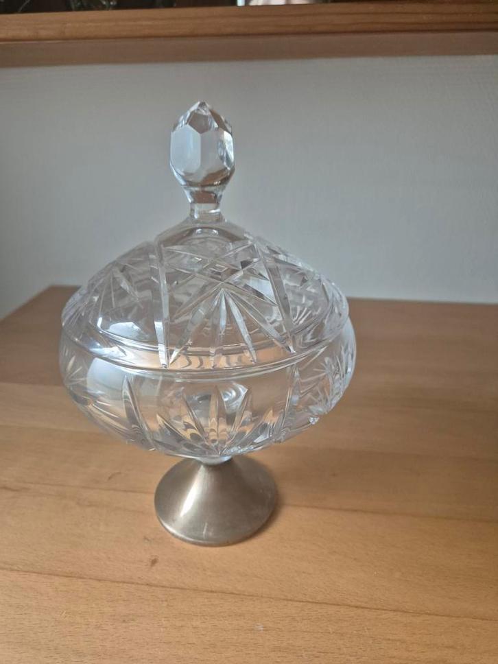 Kristallen schaal met deksel en goudkleurige voet, Antiek en Kunst, Antiek | Glas en Kristal, Ophalen of Verzenden