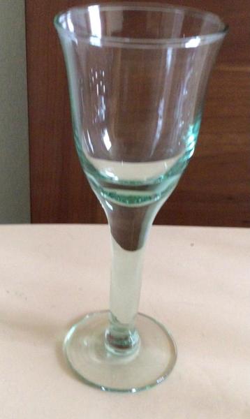 Gerecycled groen glas,, zes glaasjes op voet, 15 cm, 75 ml beschikbaar voor biedingen
