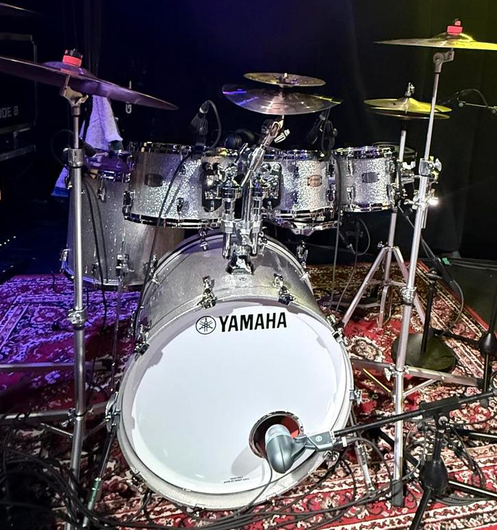 Yamaha Absolute Hybrid Maple (2025) - Silver Sparkle, Muziek en Instrumenten, Drumstellen en Slagwerk, Zo goed als nieuw, Yamaha
