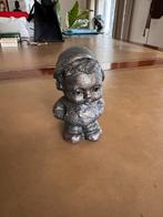 Bronzen beeldje jongen met pet, Ophalen of Verzenden, Zo goed als nieuw, Mens