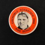 Button Grenoble 1968 Schaatsen Ans Schut, Verzamelen, Speldjes, Pins en Buttons, Ophalen of Verzenden, Zo goed als nieuw, Sport