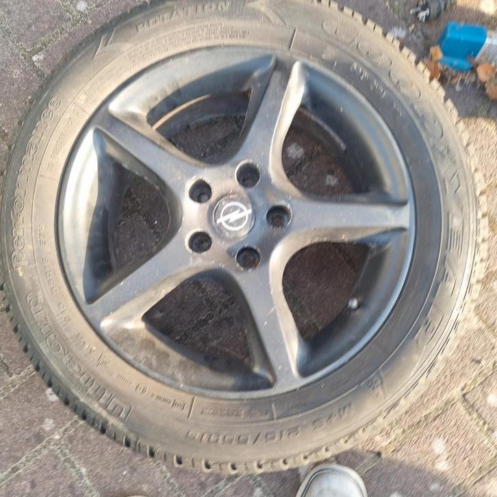 Opel Velgen met Winterbanden 215/50R17, Auto-onderdelen, Banden en Velgen, Banden en Velgen, Winterbanden, 17 inch, 215 mm, Personenwagen