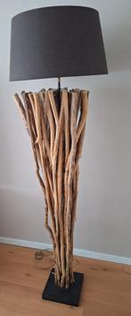 Vloerlamp met houten takken en bruine kap, Huis en Inrichting, Lampen | Vloerlampen, Ophalen, Overige materialen, Gebruikt, 150 tot 200 cm