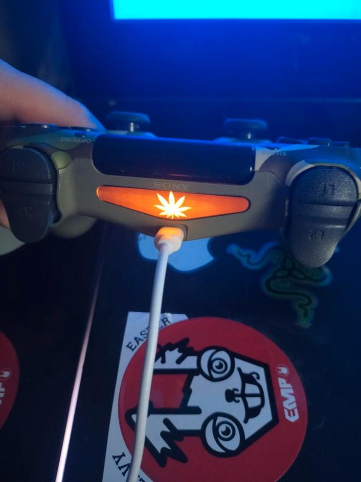 PlayStation 4 met 2 controllers, Spelcomputers en Games, Spelcomputers | Sony PlayStation 4, Gebruikt, Original, 500 GB, Met 2 controllers