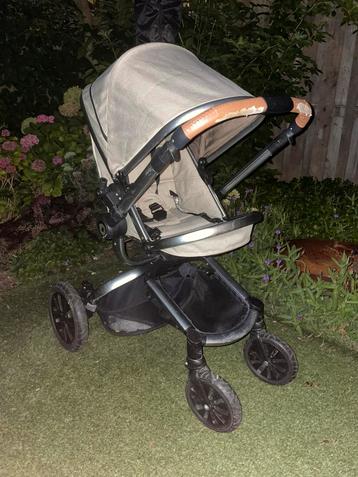 Qute kinderwagen, in gebruikte staat. beschikbaar voor biedingen