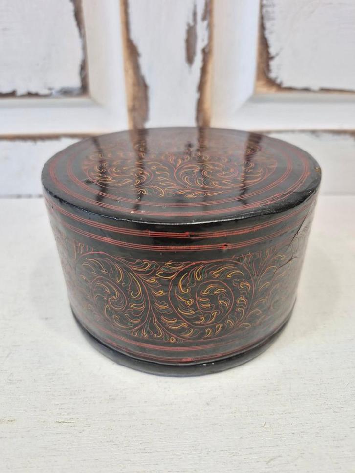 Lakdoos uit Birma, Betelnoten doos, Kun-it, Antiek en Kunst, Curiosa en Brocante, Ophalen of Verzenden