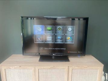 LG 42LK430 42 inch Full HD TV in goede staat beschikbaar voor biedingen