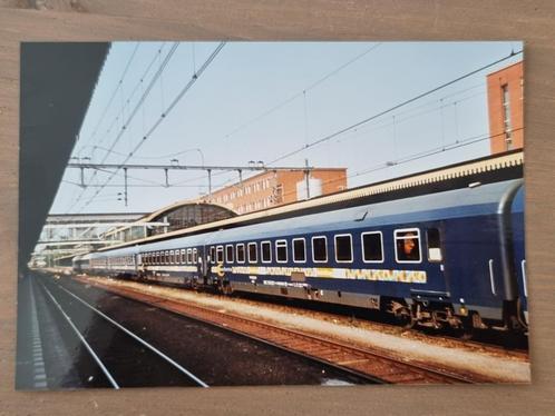 Foto TREIN Nederlandse Spoorwegen Autoslaaptrein Den Bosch, Verzamelen, Spoorwegen en Tramwegen, Gebruikt, Trein, Overige typen