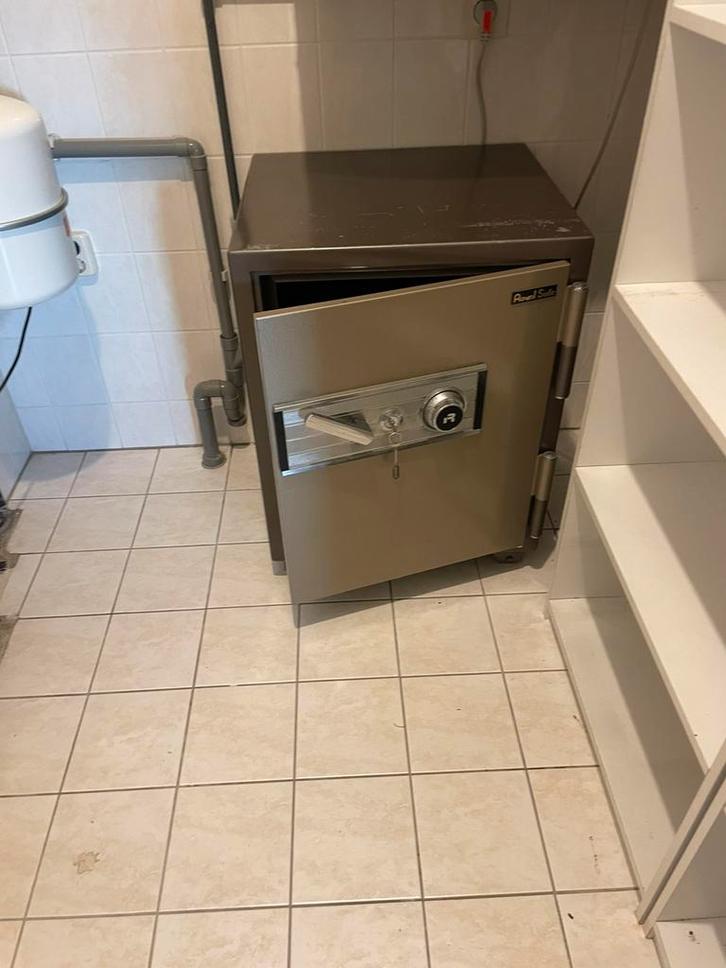 Te koop Brandwerende Royal Safe Kluis, Huis en Inrichting, Brandblussers en Brandkasten, Gebruikt, Brandkast, Ophalen