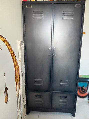 Vtwonen Locker Kledingkast beschikbaar voor biedingen