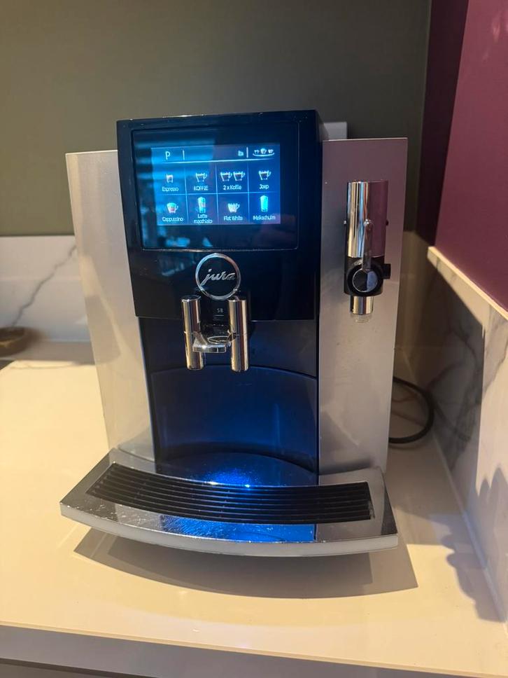 Jura S8, Witgoed en Apparatuur, Koffiezetapparaten, Gebruikt, Koffiebonen, Koffiemachine, Afneembaar waterreservoir, Stoompijpje