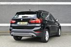 BMW X1 sDrive20i High Executive / Stoelverwarming / Navi / H, Auto's, BMW, 1998 cc, Lichtsensor, Zwart, Bedrijf